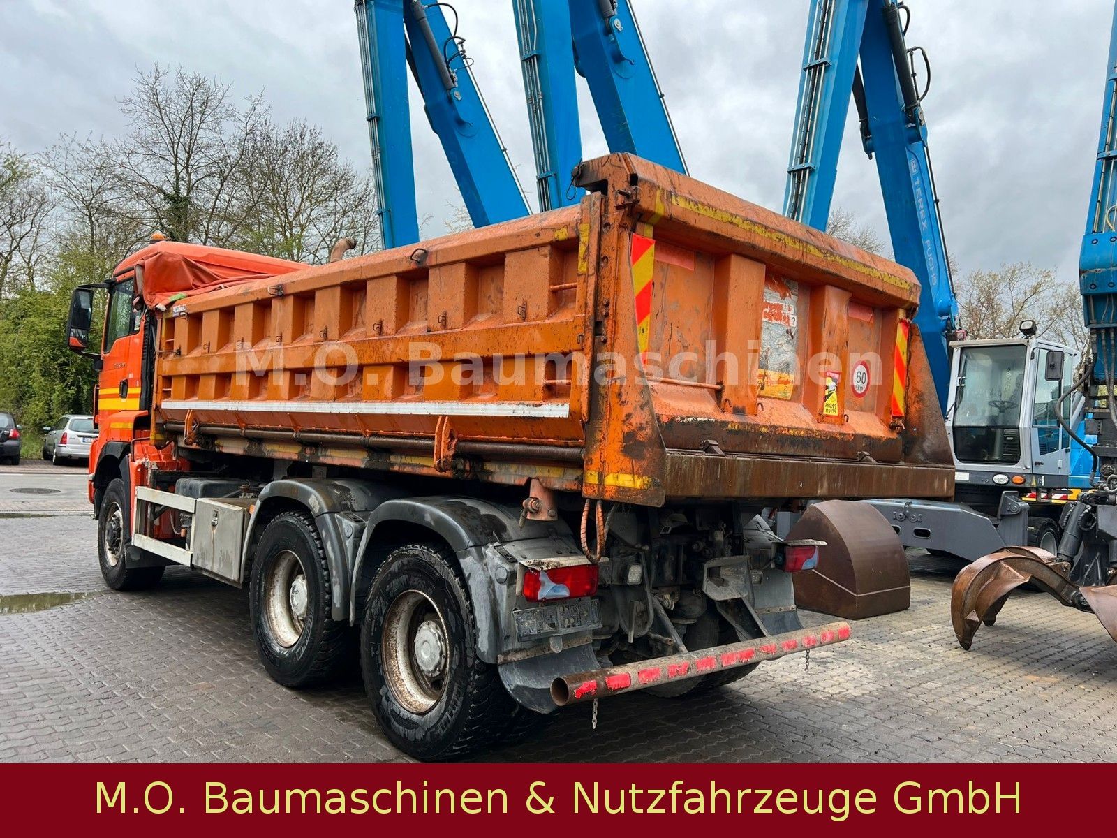 Fahrzeugabbildung MAN TGS 26.440 / 6x6 /3-Seitenkipper / Plane / AC /