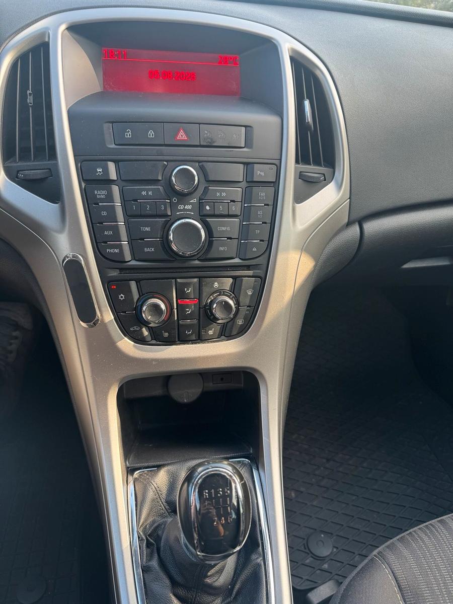Opel Astra 2012 — photo 6