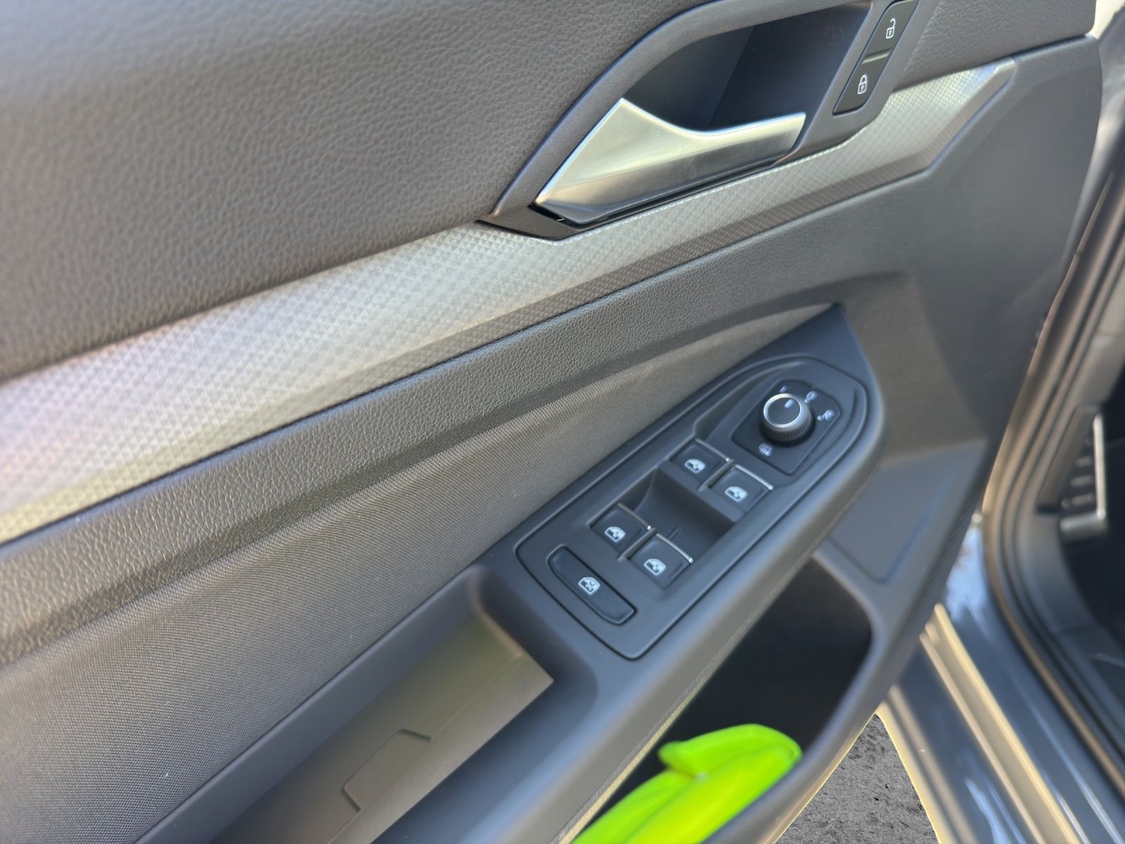Fahrzeugabbildung Volkswagen Golf VIII Active TDI DSG LED ACC SHZ PDC NAVI AM
