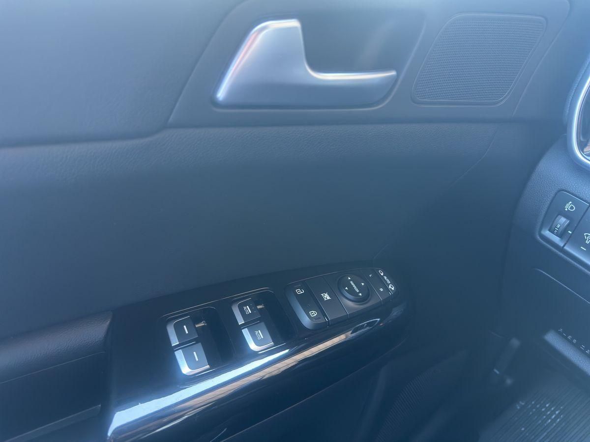 Sportage Platinum Edition 4WD PANO NAVI LED
