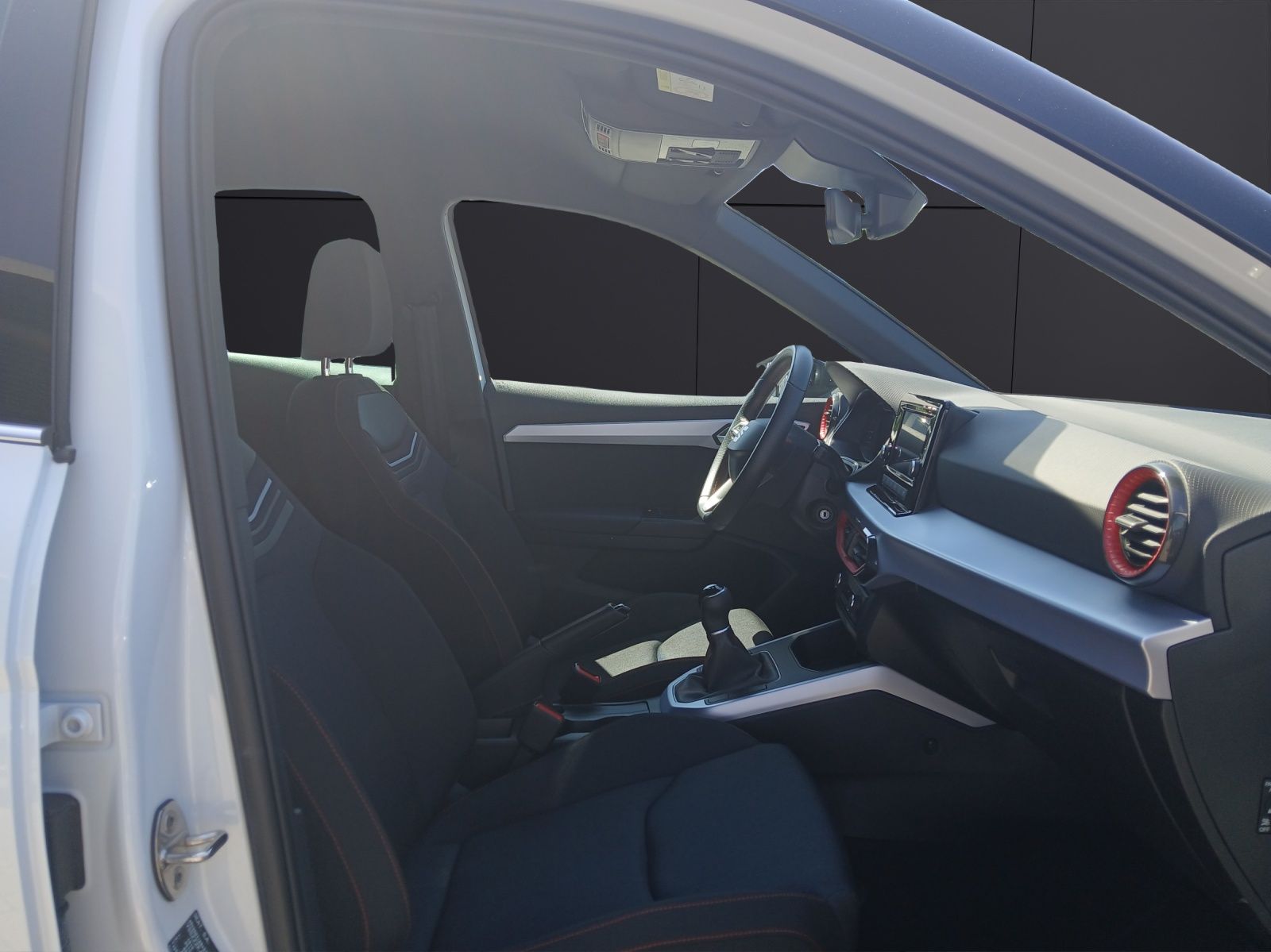 Fahrzeugabbildung SEAT Arona TSI FR-Line LED AID GRA PDC SH LM