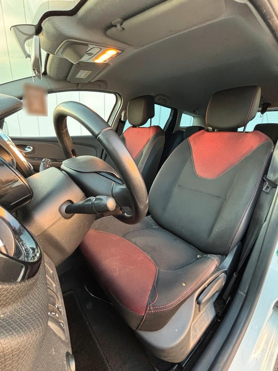 Renault Clio 2014 — photo 9