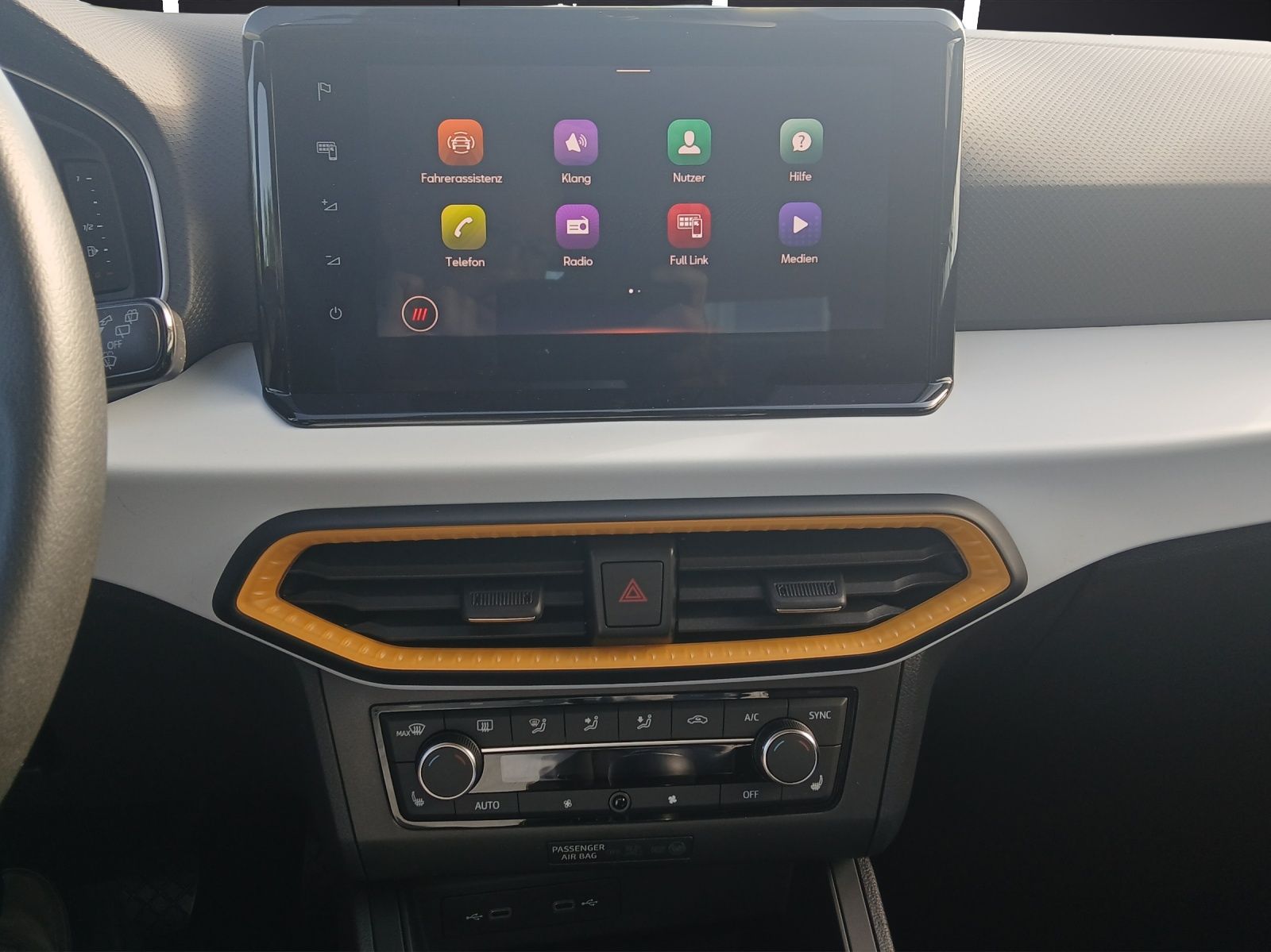 Fahrzeugabbildung SEAT Ibiza TSI Style LED Navi Climatronic AID GRA RFK
