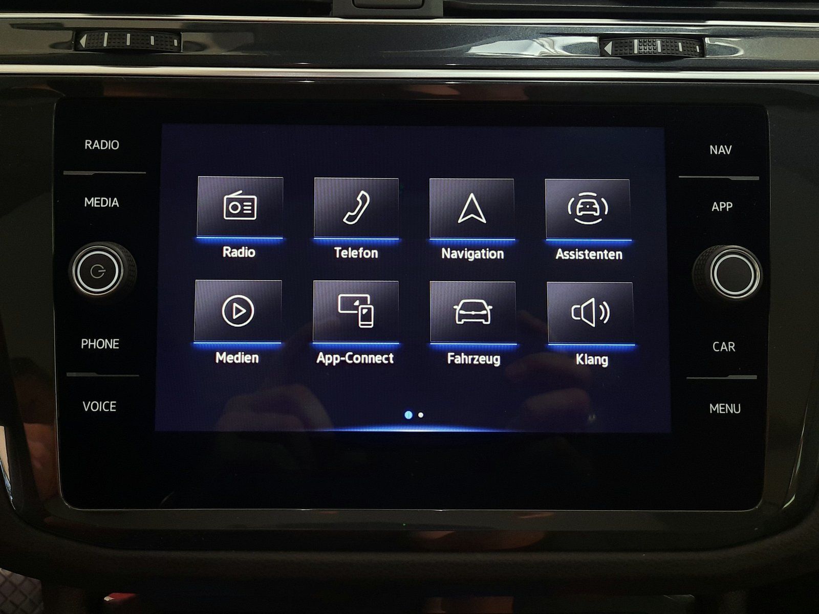 Fahrzeugabbildung Volkswagen Tiguan Life TDI DSG 4M *Pano*AHK*Navi*Cam*LED*
