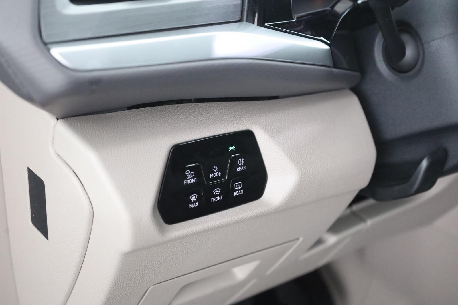 Volkswagen T7 Multivan 2.0 TSI DSG LED Navi AHK Panorama
