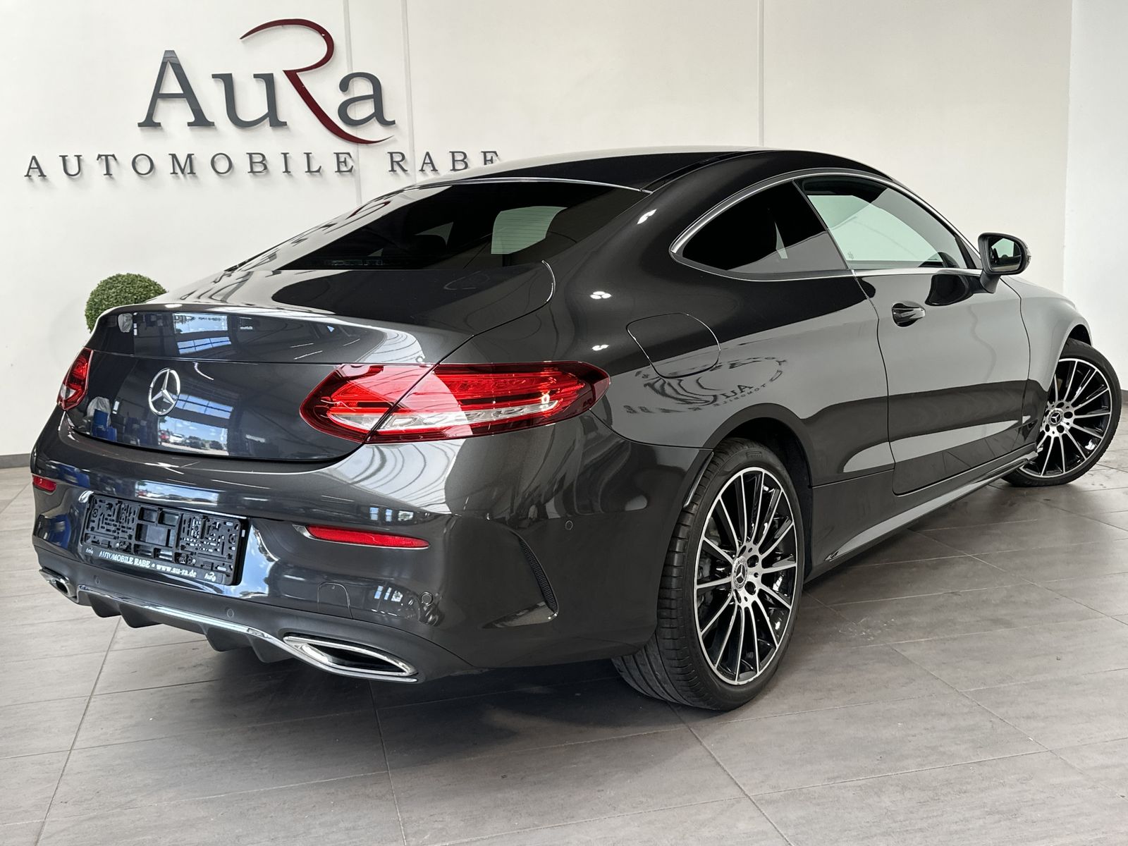Fahrzeugabbildung Mercedes-Benz C 220d Coupé 4M AMG-Line NAV+LED+CARPLAY+19ZO+PP