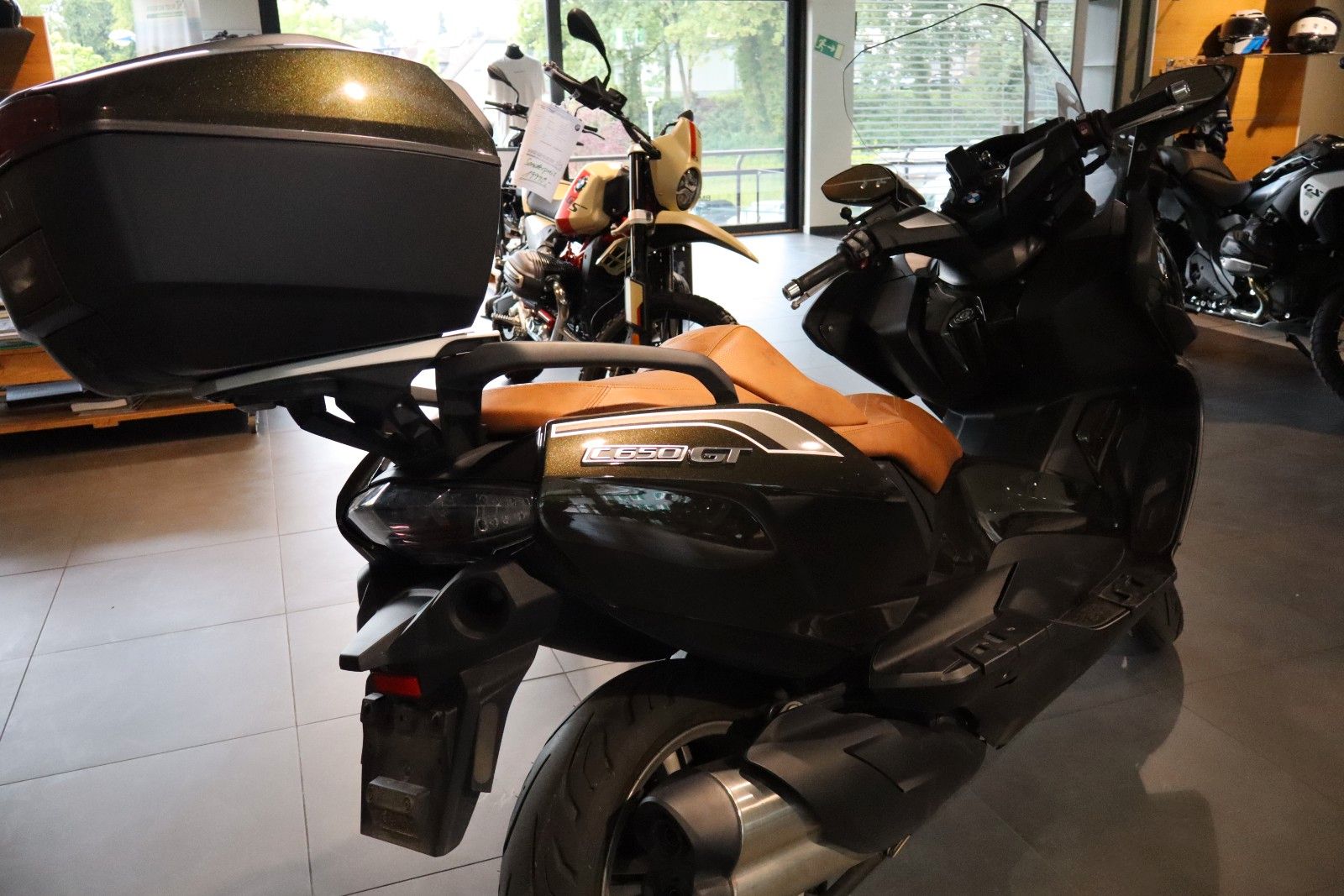Fahrzeugabbildung BMW C650GT Option 719 mit Topcase