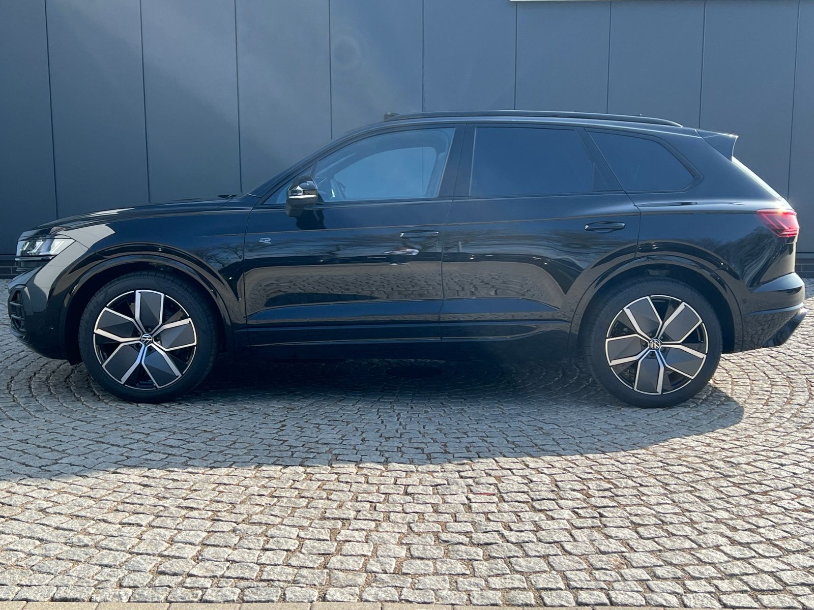 Fahrzeugabbildung Volkswagen Touareg R-Line FINAL EDITION 3.0 TDI 4MOTION