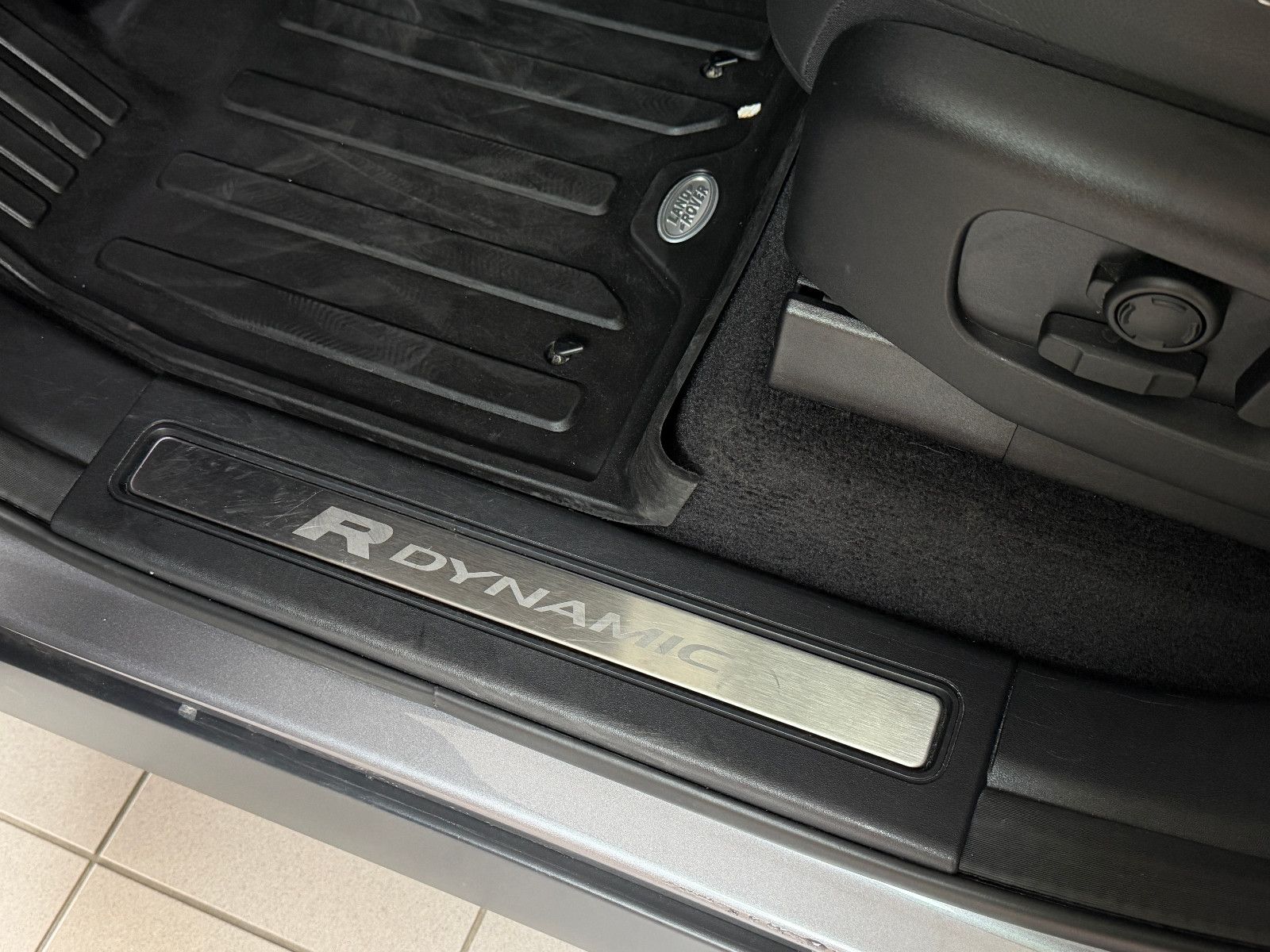 Fahrzeugabbildung Land Rover Discovery 5 R-Dynamic /PANO/MERIDIAN/360°KAM/MEM