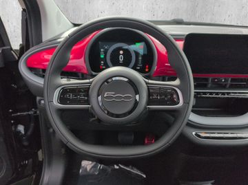 Fiat 500e Red 42kw Kam.+KeyLess+SHZ+PDC+SoundSys+AUT
