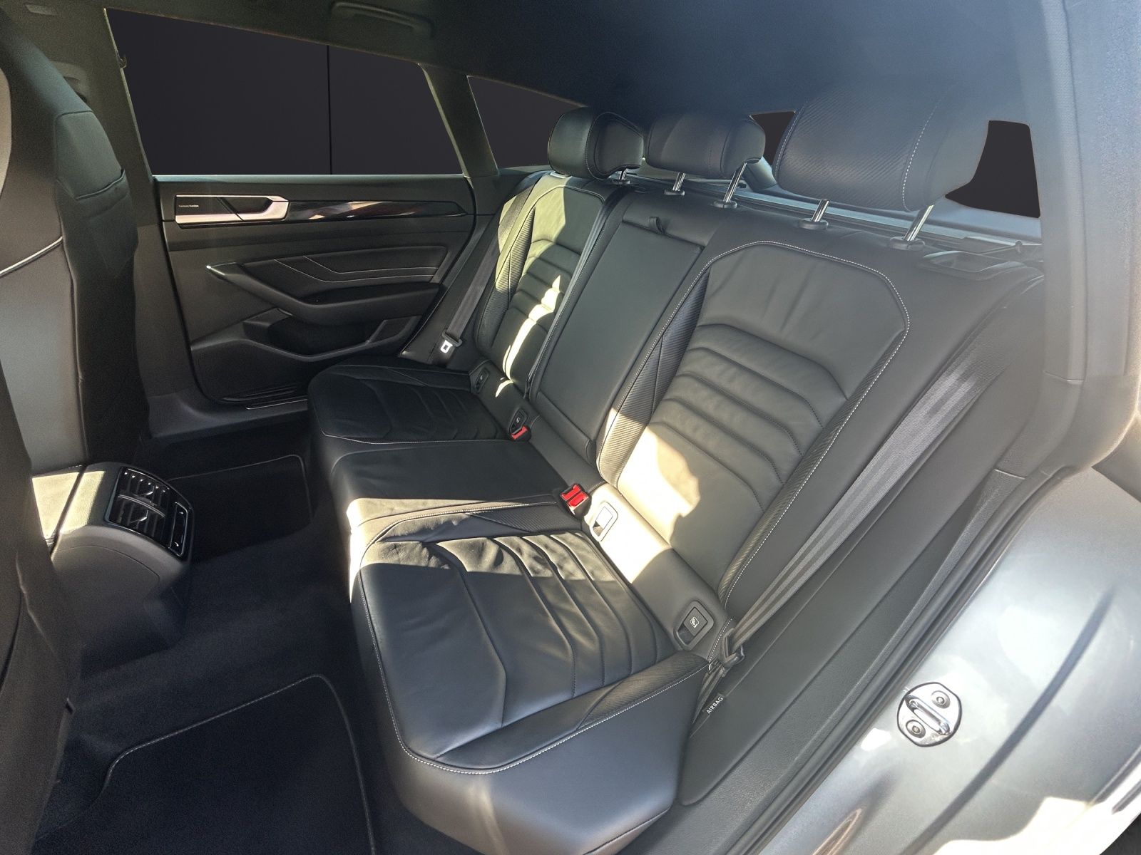 Fahrzeugabbildung Volkswagen Arteon SB R-Line 4M TSI DSG IQ.Light ACC AHK STH