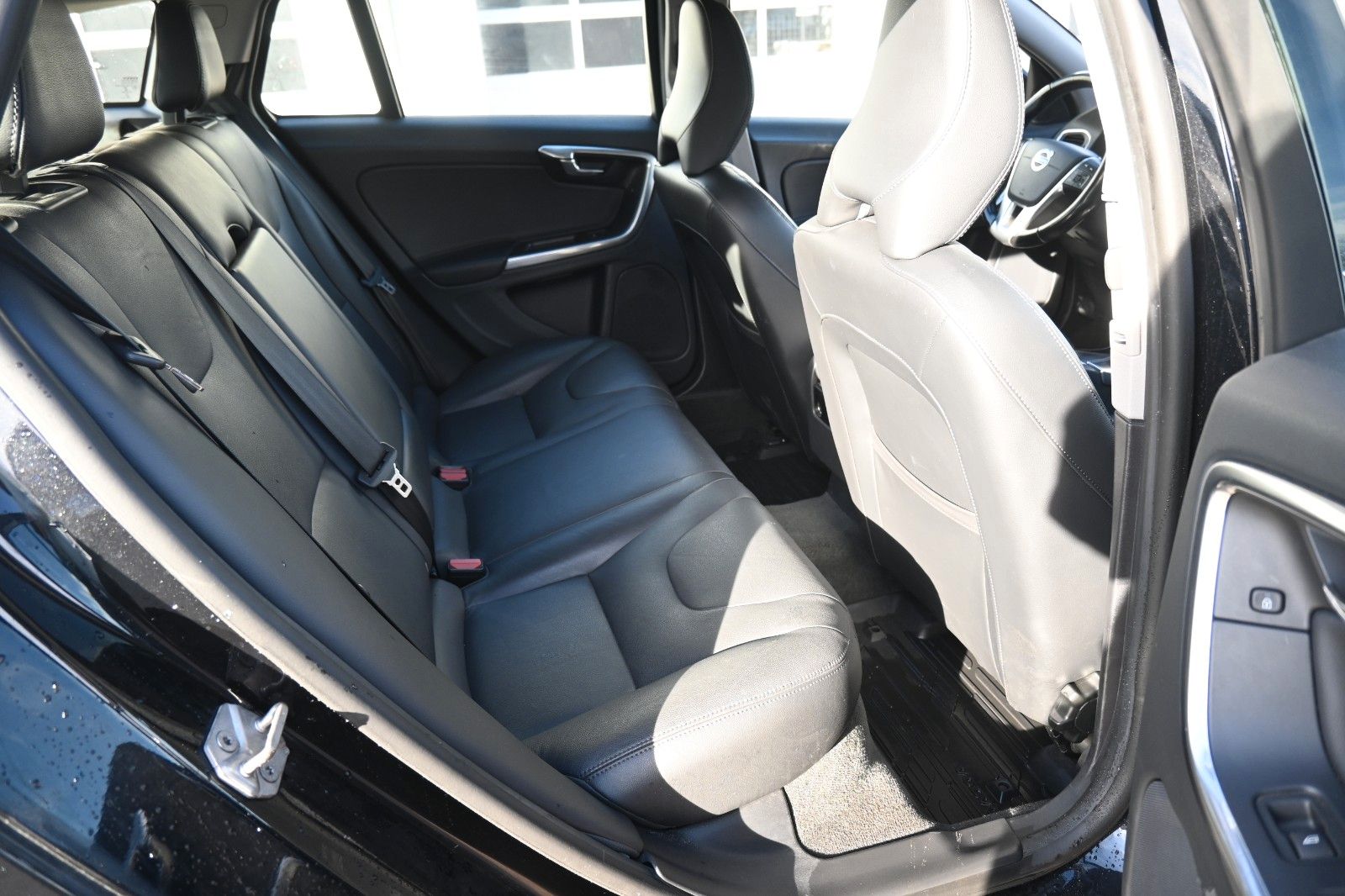 Fahrzeugabbildung Volvo V60 Kombi D6 Summum AWD*NAV*LED*TEMPO*