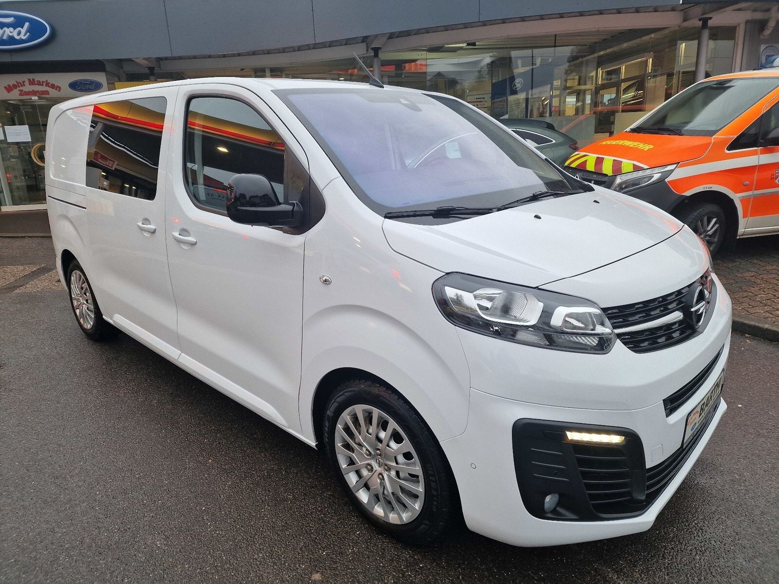 Fahrzeugabbildung Opel Vivaro Kasten Edition M Doppelkabine