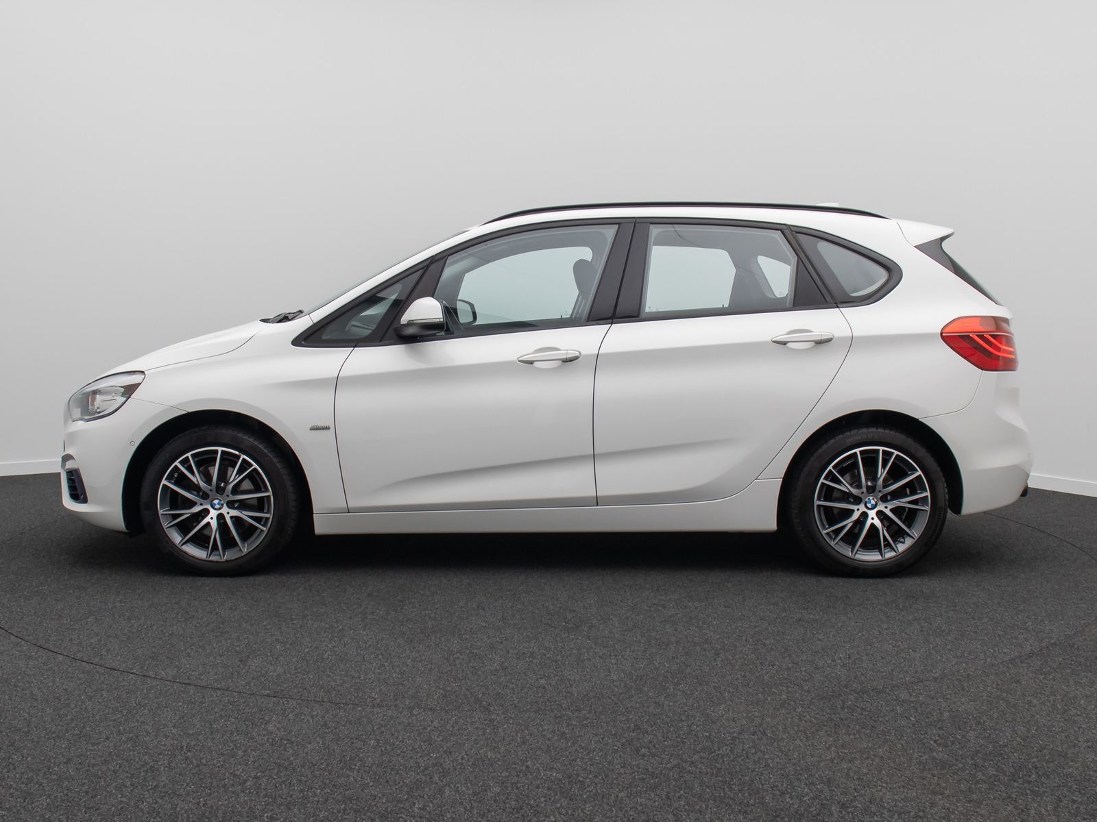 Fahrzeugabbildung BMW 218i Active Tourer Sport Line ParkAssis Navi LED