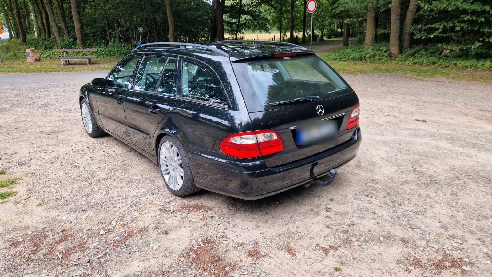 Mercedes-Benz E200 2005 — engine 165 HP (121kW)