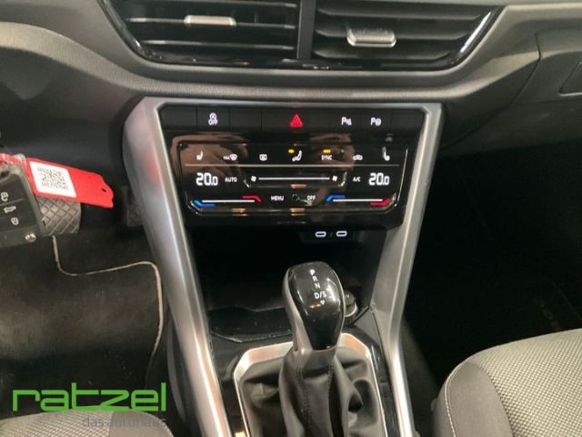 Fahrzeugabbildung Volkswagen T-Roc 1.5 TSI DSG Life LED ACC App Connect Digit