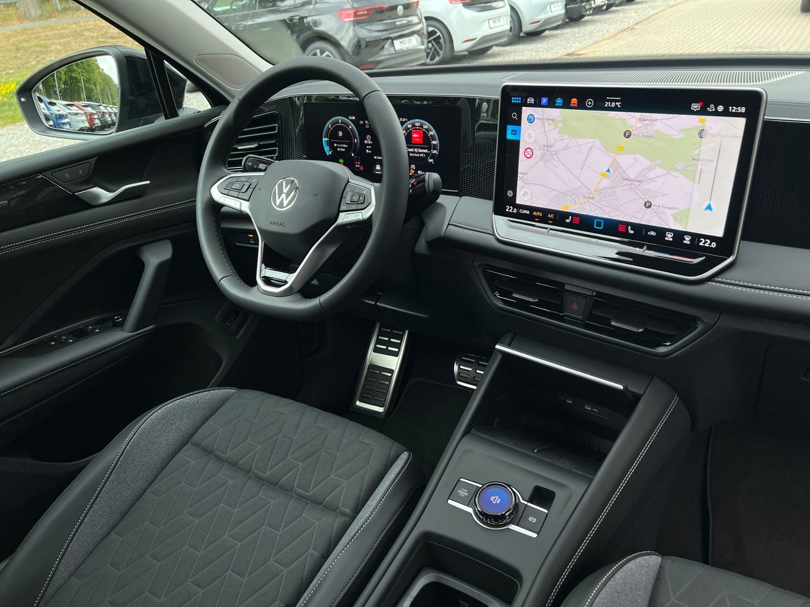 Fahrzeugabbildung Volkswagen Tiguan  ENERGY 2.0 TDI DSG *AHK, Navi, Ganzjahre