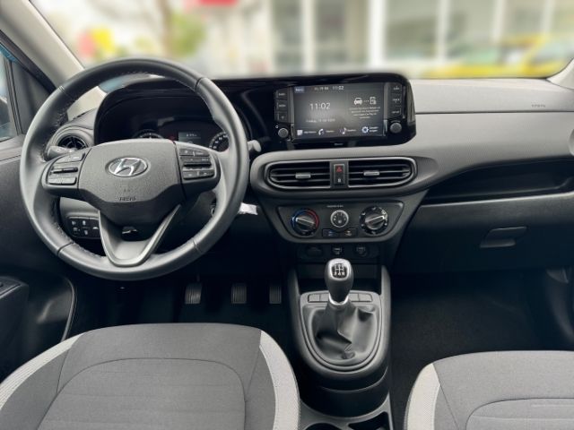 Fahrzeugabbildung Hyundai i10 Apple CarPlay Android Auto DAB Spurhalteass.