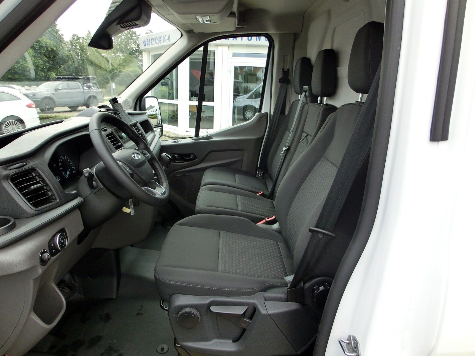 Fahrzeugabbildung Ford Transit Kasten 350 L3H2 Trend