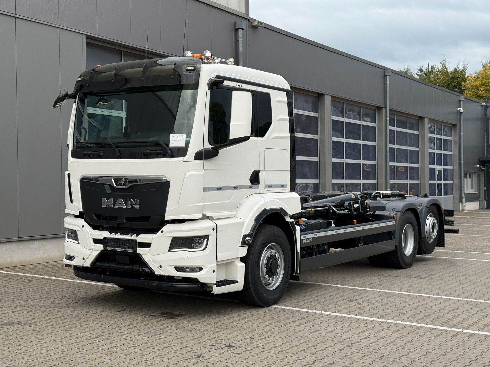Fahrzeugabbildung MAN TGS 26.520 6x4H-2 BL MEILLER RS 21.70 Funkfernb.