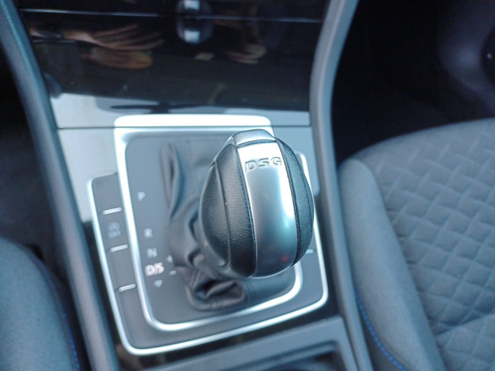Fahrzeugabbildung Volkswagen Golf 1.0 TSI DSG Join ACC, Navi, Shzg, Climatr.