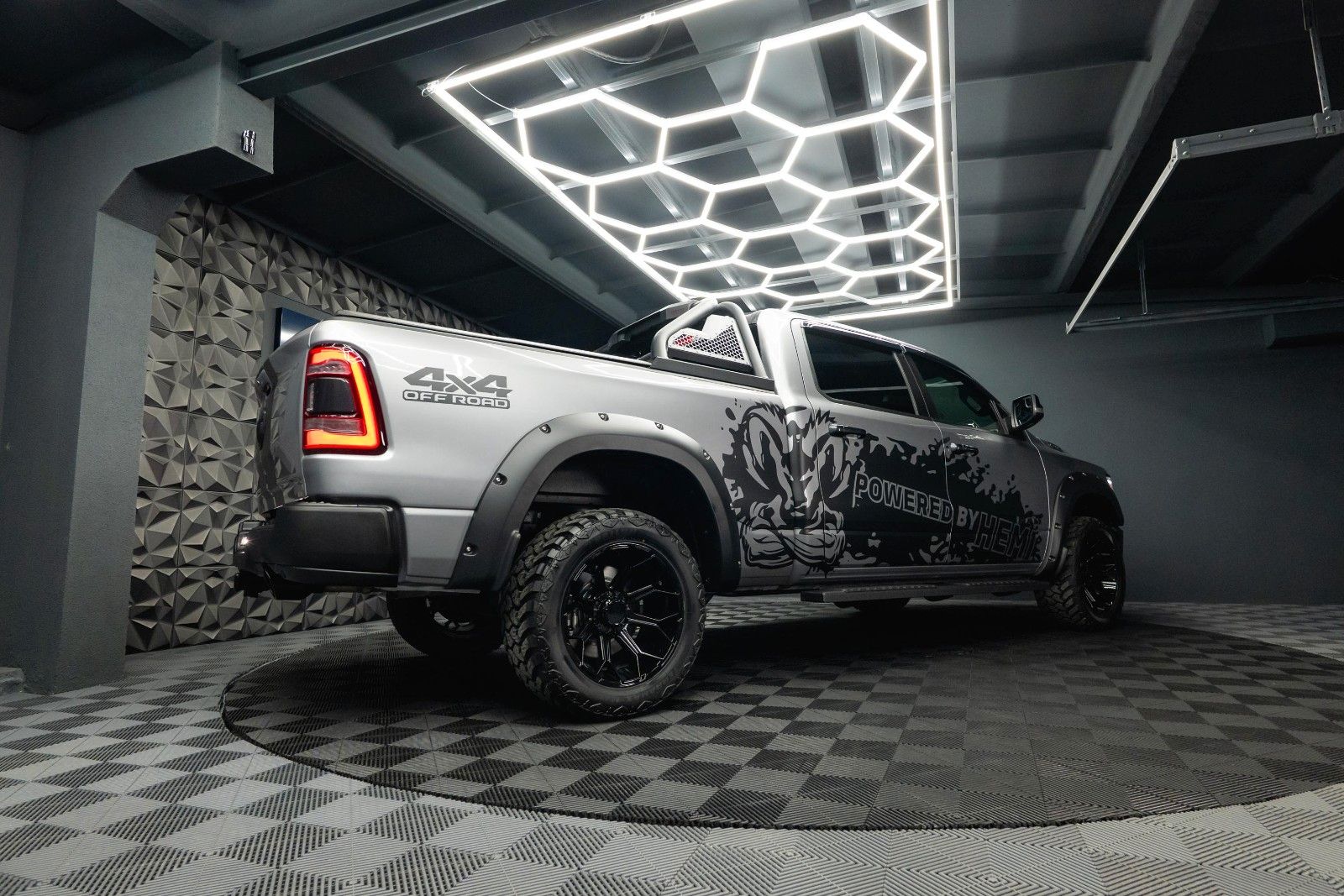 Fahrzeugabbildung Dodge RAM 5.7 V8 HEMI 4x4 OFFROAD LONGBED Seilwinde 5T