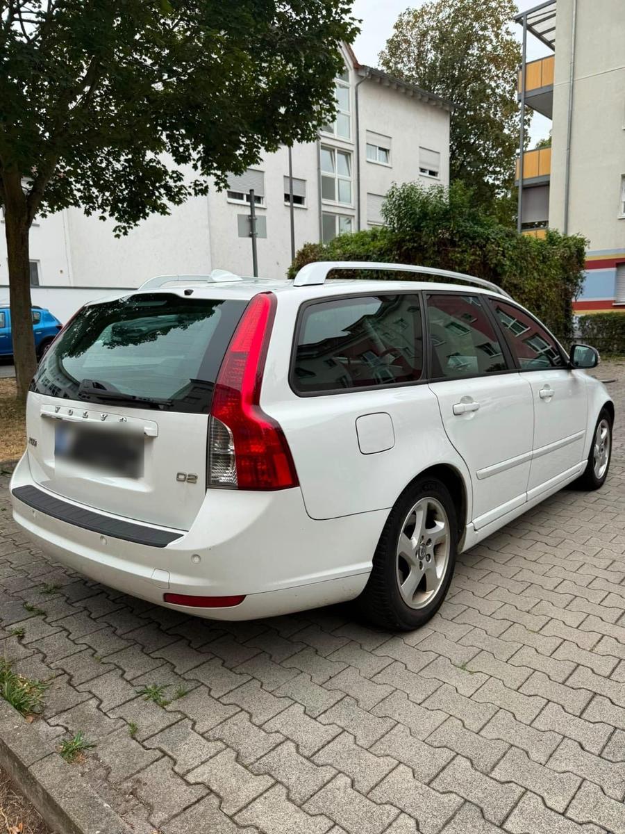 Volvo V50 2011 — rear view