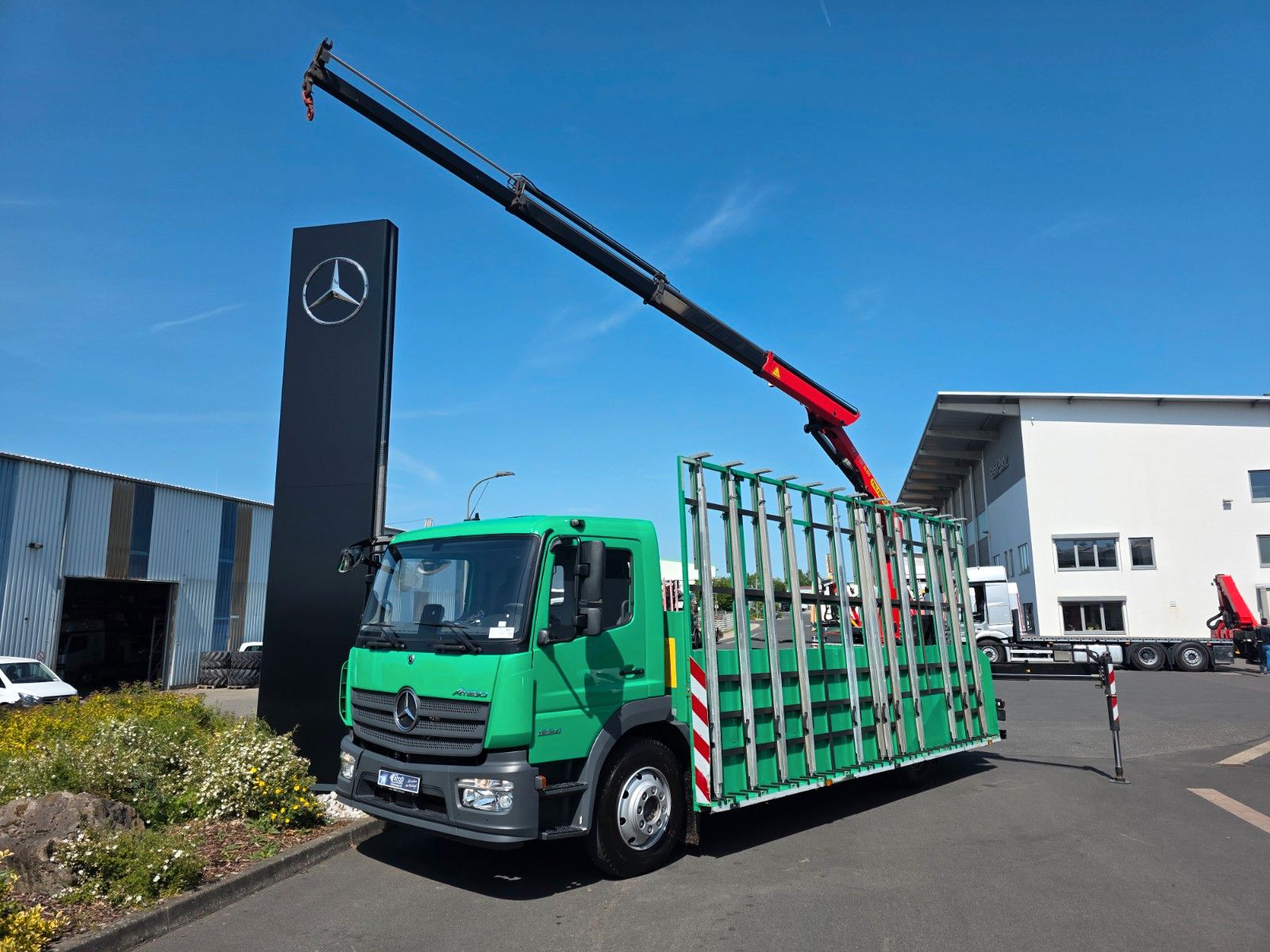 Fahrzeugabbildung Mercedes-Benz Atego 1324 L Glasreff Palfinger PK 12.501 Funk