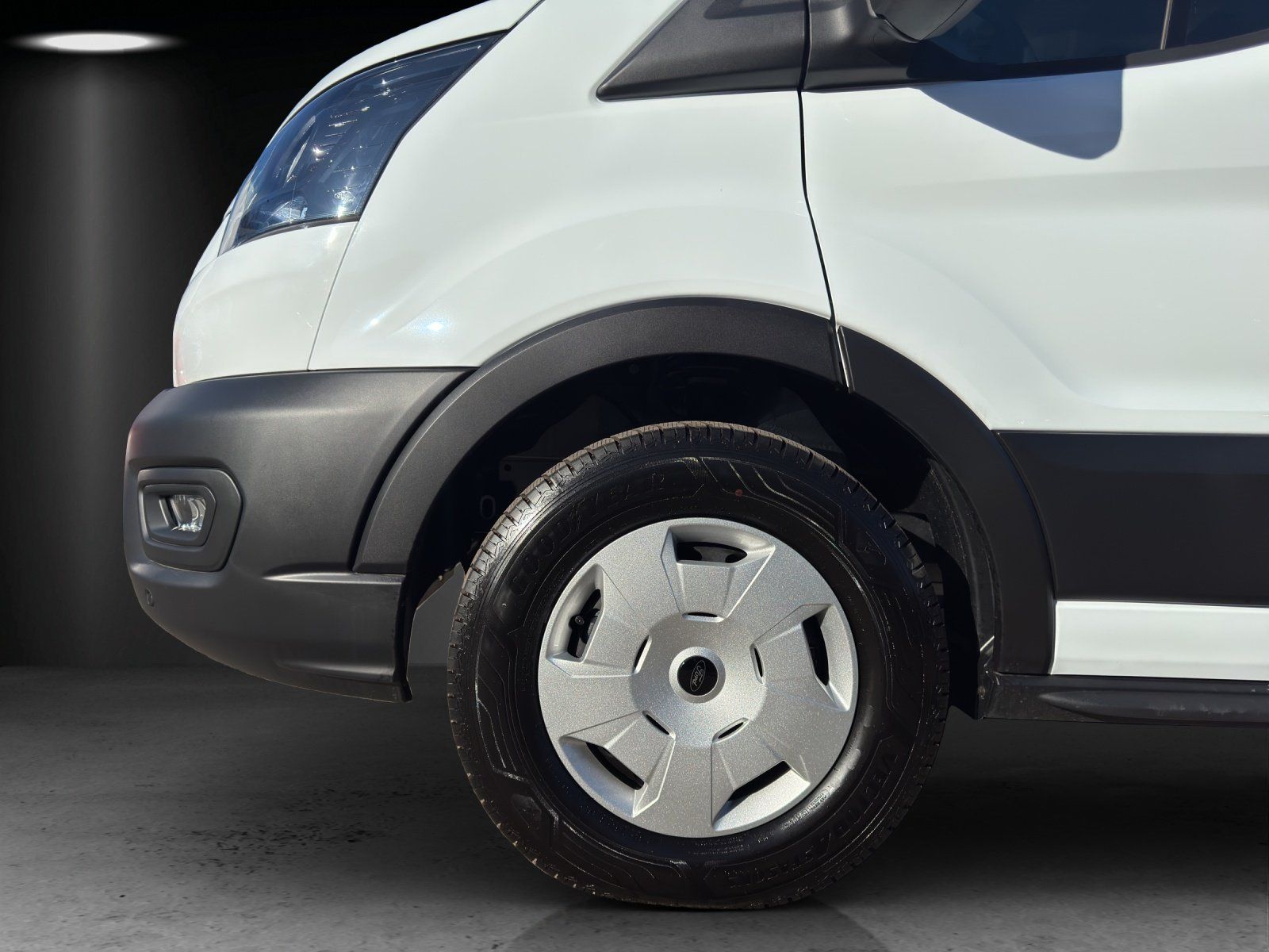 Fahrzeugabbildung Ford Transit Doka Pritsche 350 L3