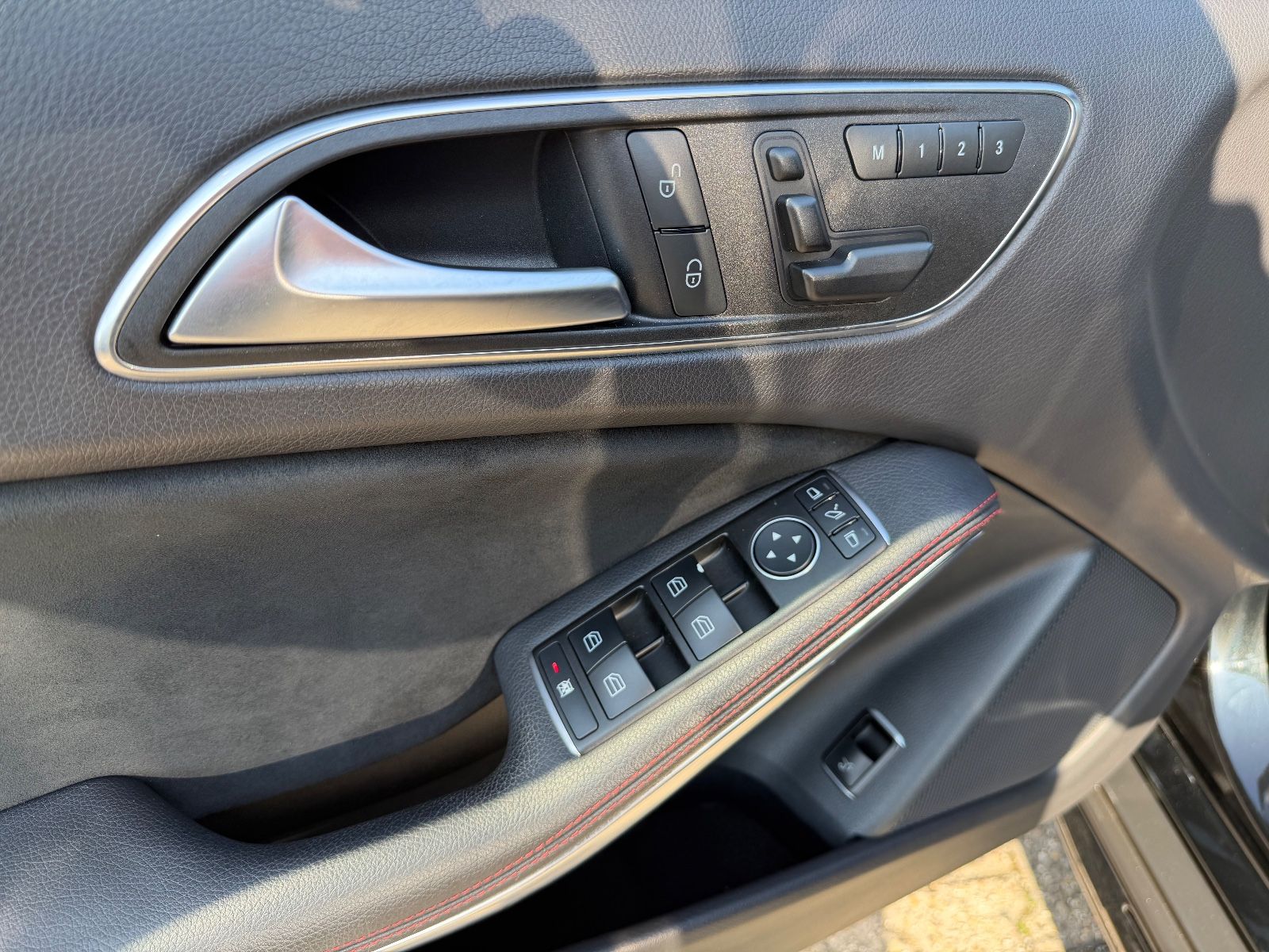 Fahrzeugabbildung Mercedes-Benz GLA 45 AMG 4Matic AERO KIT PANORAMA KLAPPE