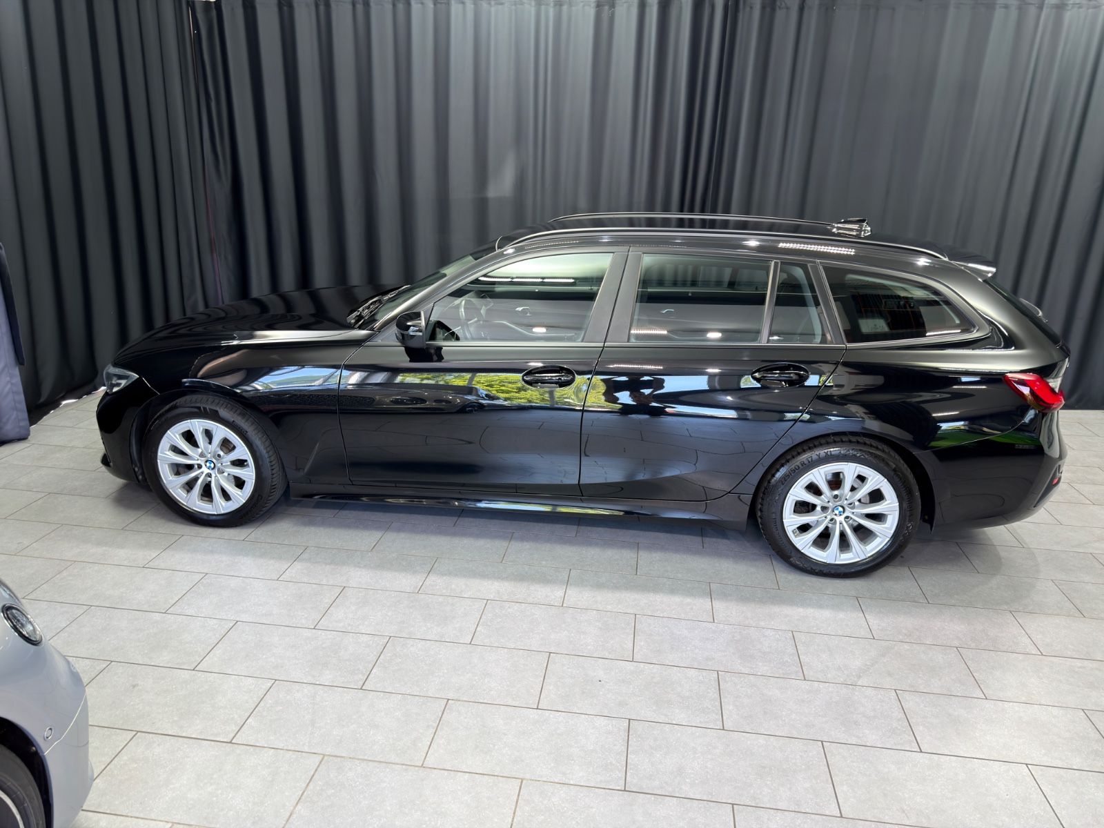 Fahrzeugabbildung BMW 320d xDrive Touring Advantage|NAVI|AHK|LED|