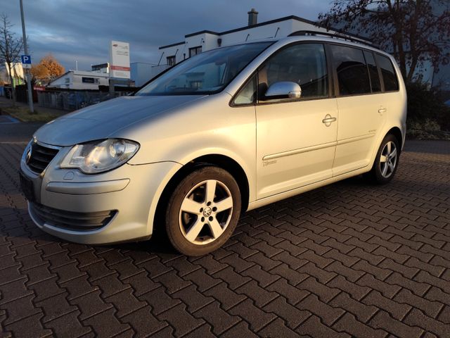 Volkswagen Touran United 7 Sitzer Navi SHZ Xenon AHK 2.Hand