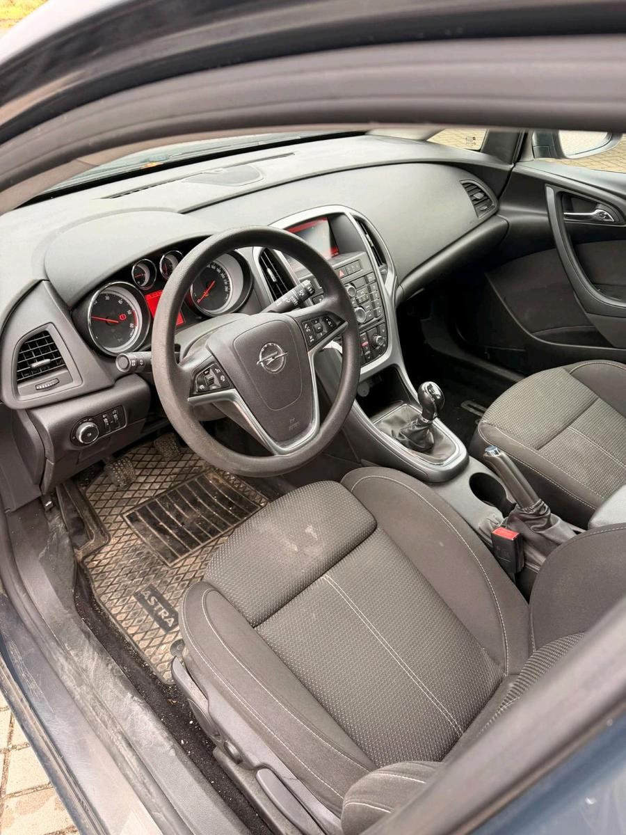 Opel Astra 2015 — photo 8