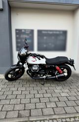 Moto Guzzi V7 Stone Ten
