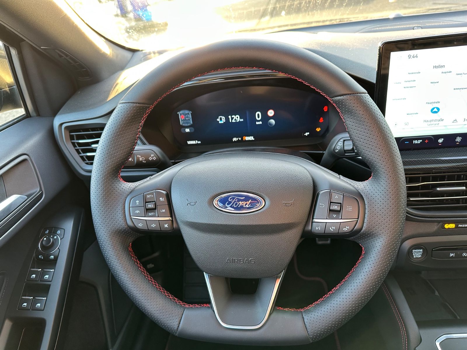 Fahrzeugabbildung Ford Focus Turnier 1.0 ST-Line X Pano/ACC/Matrix/Navi