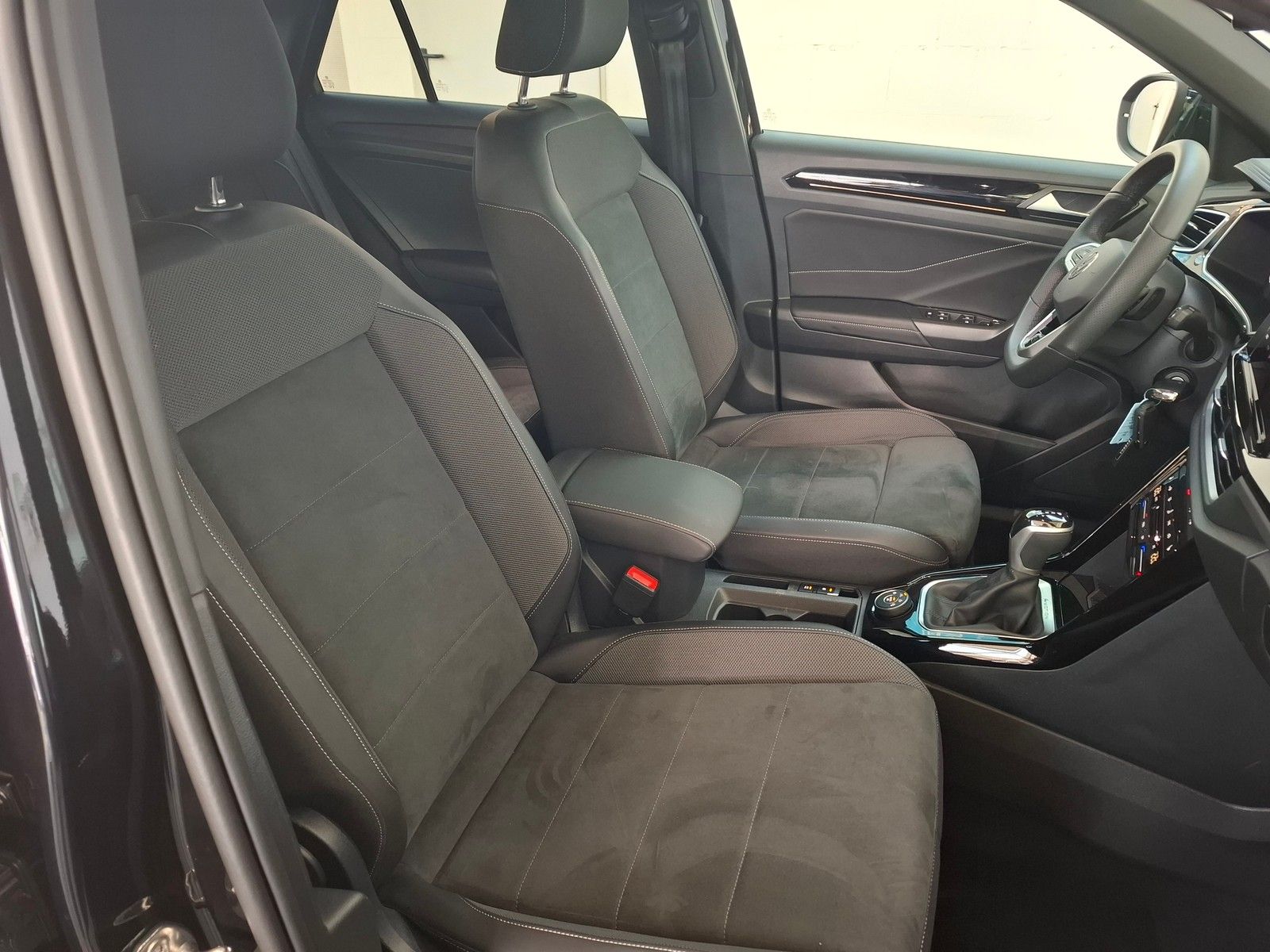 Fahrzeugabbildung Volkswagen T-Roc R-Line 2,0 TSI DSG 4Motion + Pano + Kamera