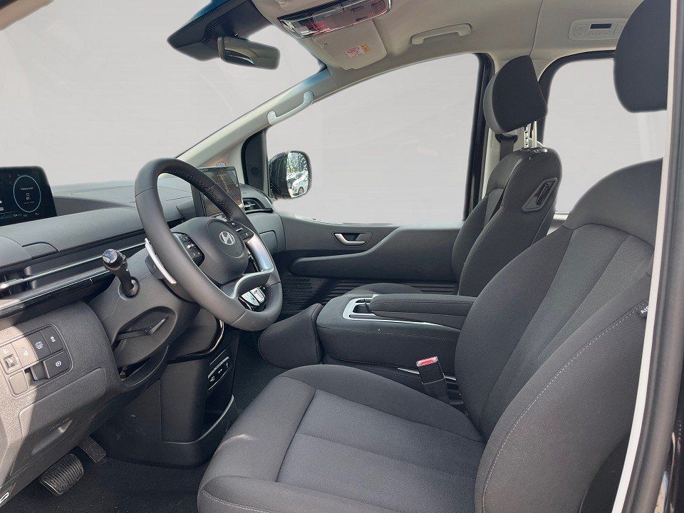 Fahrzeugabbildung Hyundai STARIA Hybrid 9-Sitzer TREND 18 Easy-Access-Pake