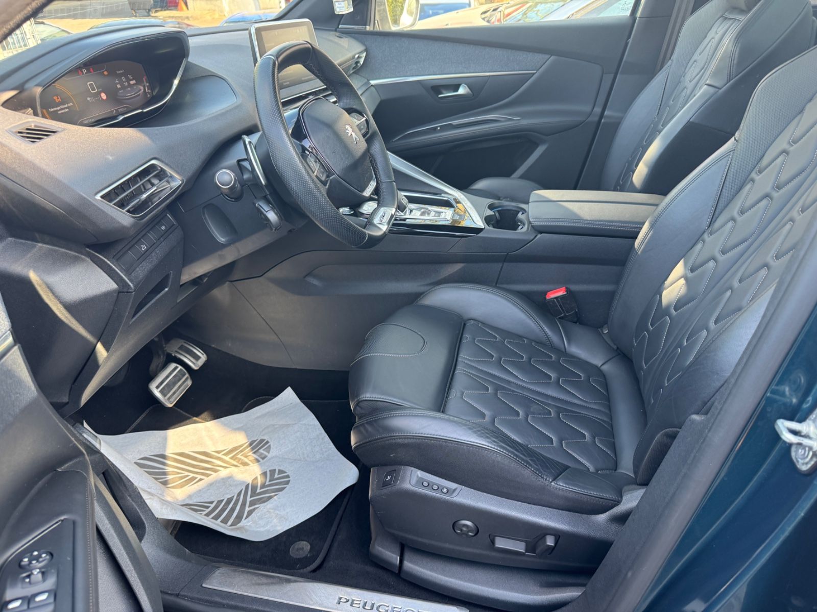 Fahrzeugabbildung Peugeot 5008 Allure GT Line Leder+7 Sitzer+LED+Panorama+