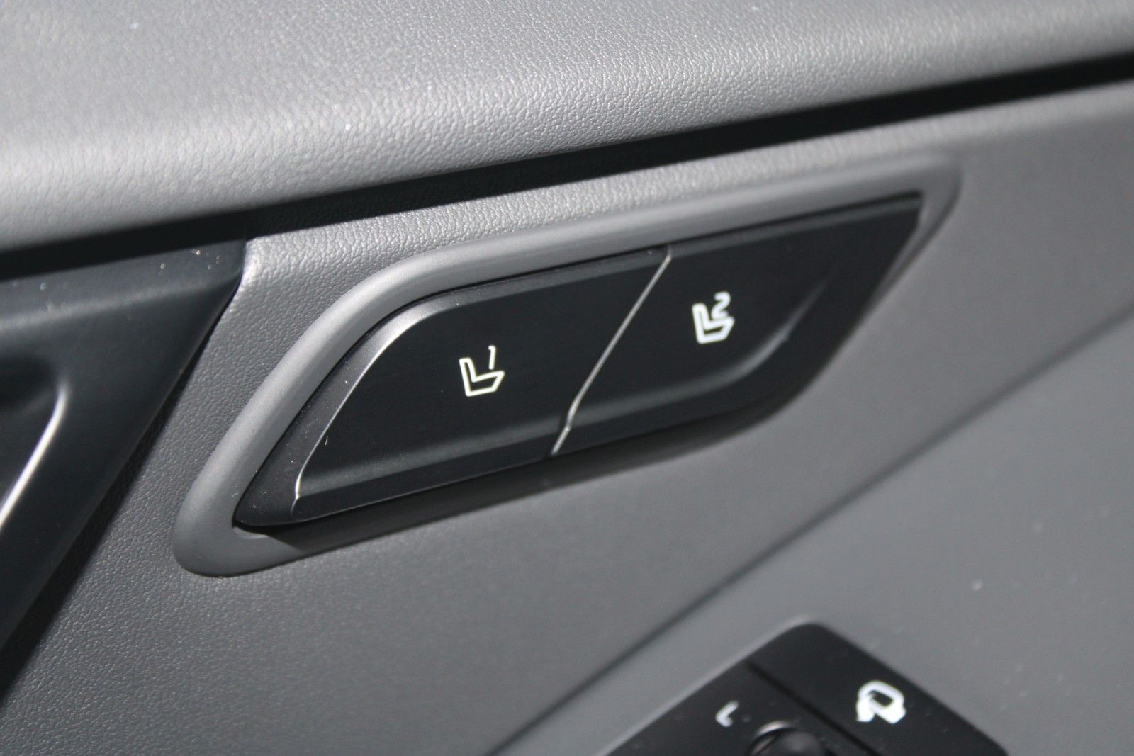 Fahrzeugabbildung Kia Niro EV Inspiration Ausparken Wärmepumpe 64 kWh