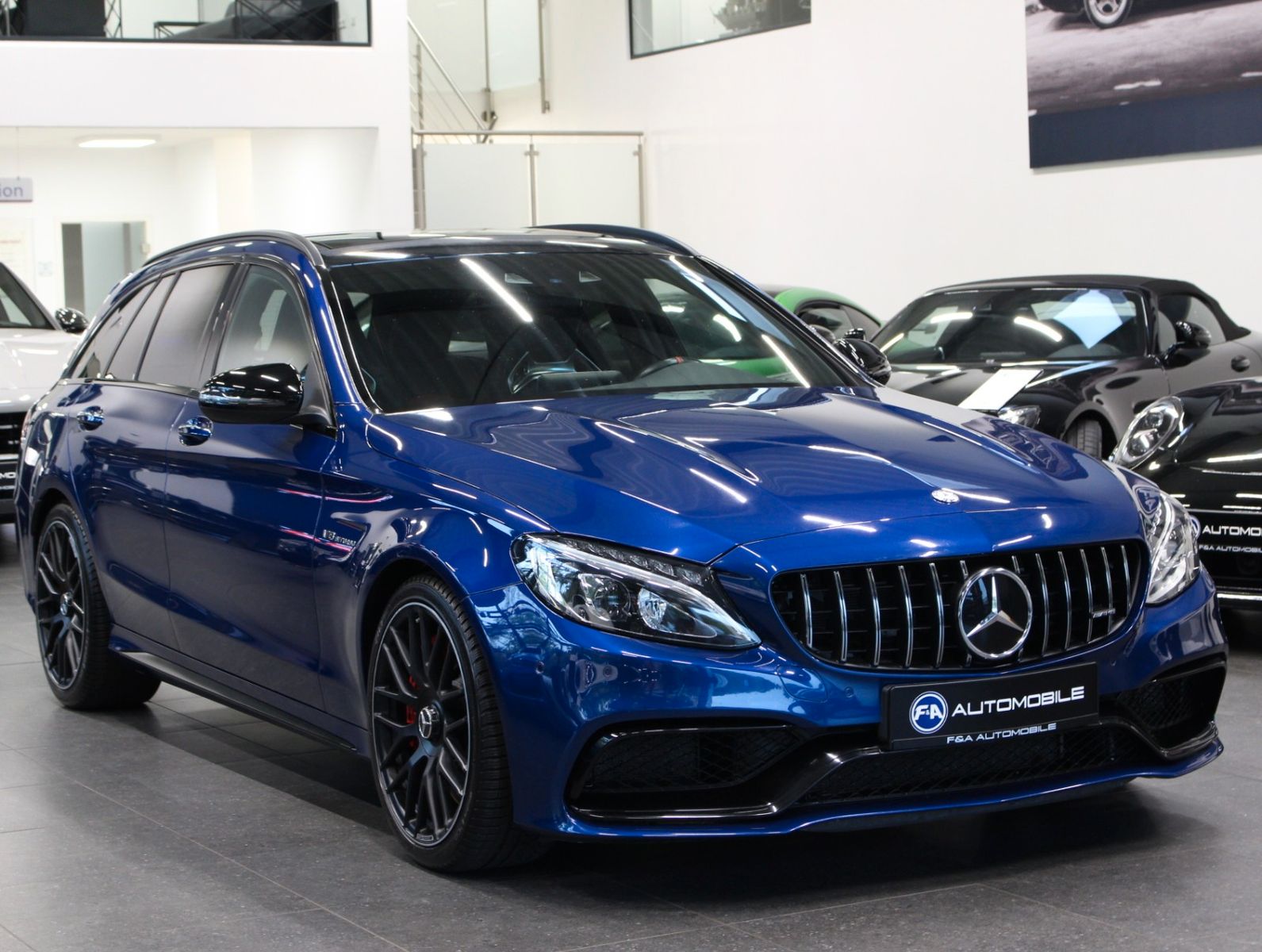 Fahrzeugabbildung Mercedes-Benz C 63 S AMG T Night-Paket+Burmester+Panoramadach