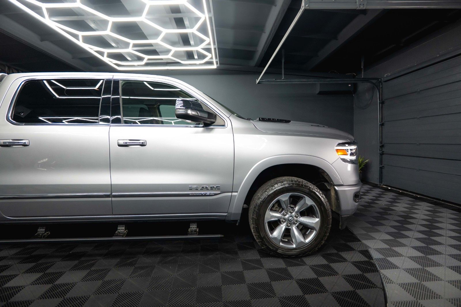 Fahrzeugabbildung Dodge RAM 5.7 V8 HEMI 4x4 Limited Longbed Hardtop 19%