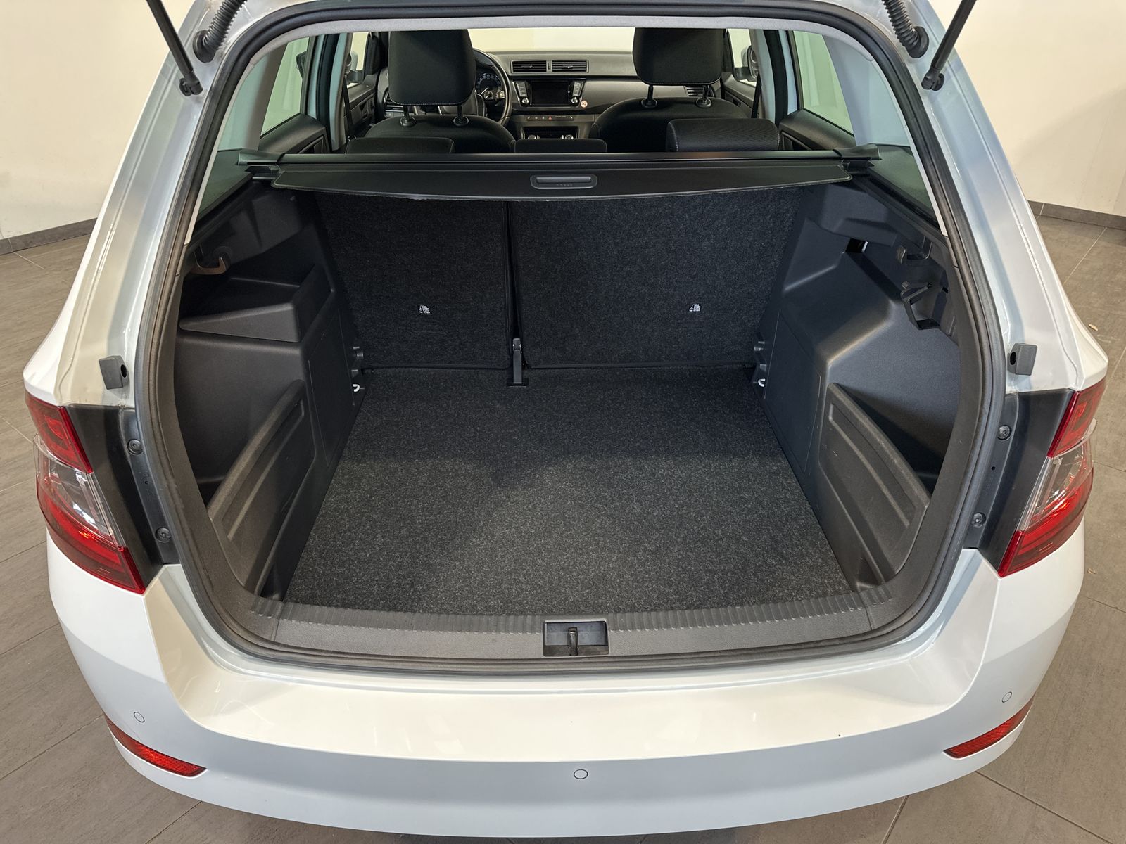 Fahrzeugabbildung SKODA Fabia Combi 1.0 TSI DSG Best of NAV+LED+CARPLAY