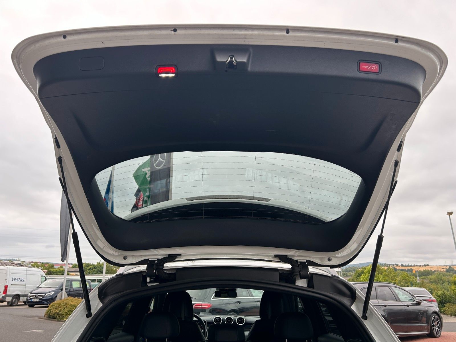 Fahrzeugabbildung Mercedes-Benz GLC 220d AMG+Night+RKamera+SportfahrW+AmbientePr