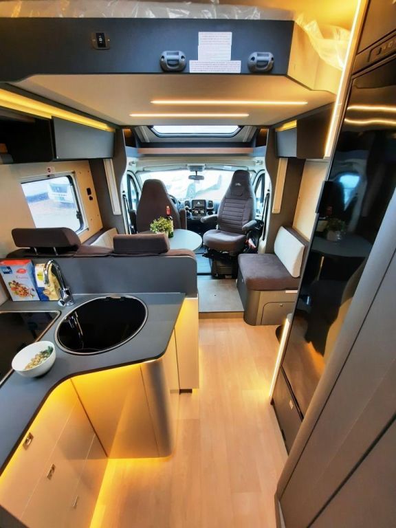 Fahrzeugabbildung Laika Kosmo L 409 Verfüg./Sparen Sie 16.034,- €