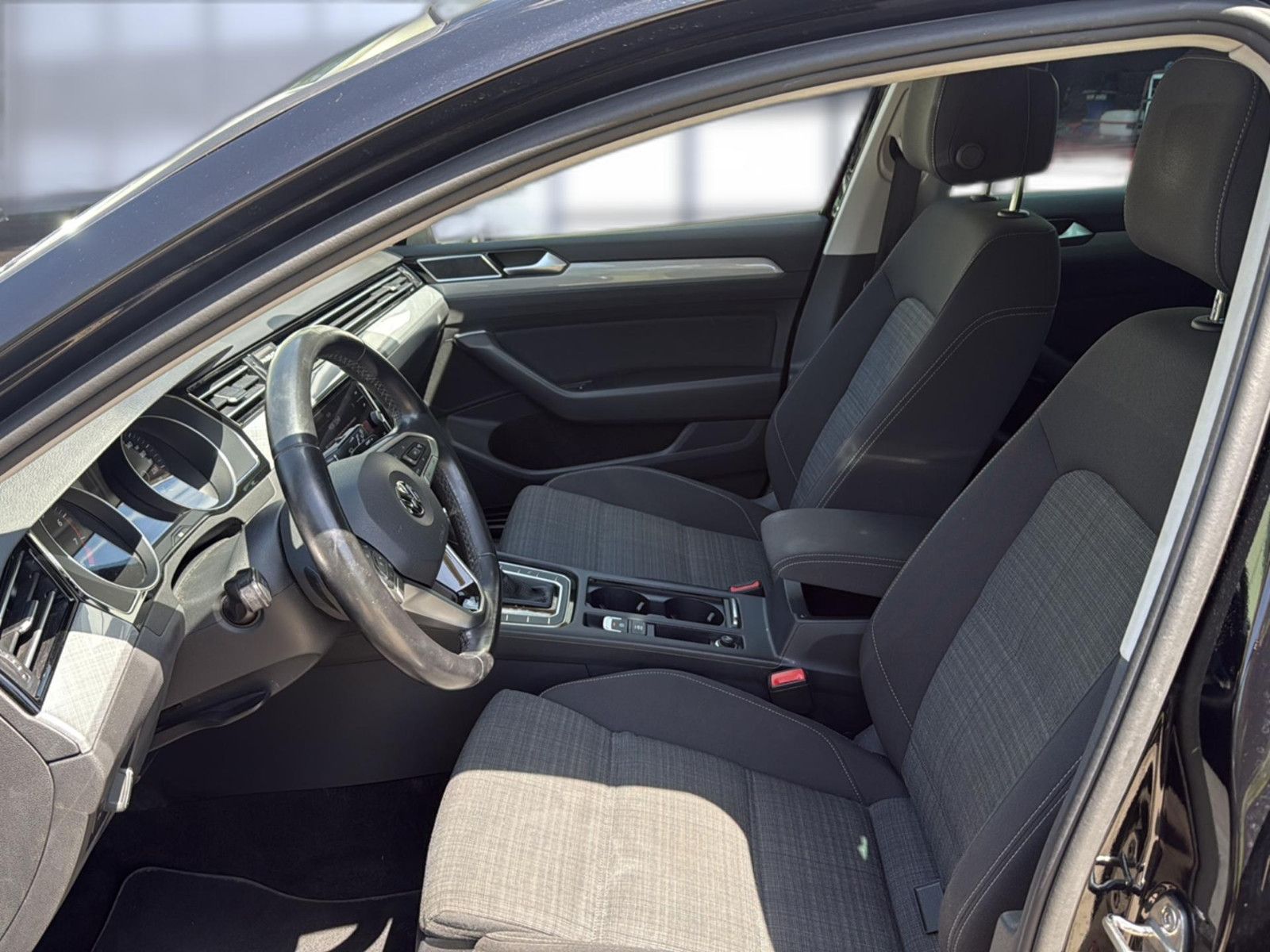 Fahrzeugabbildung Volkswagen Passat Variant Business