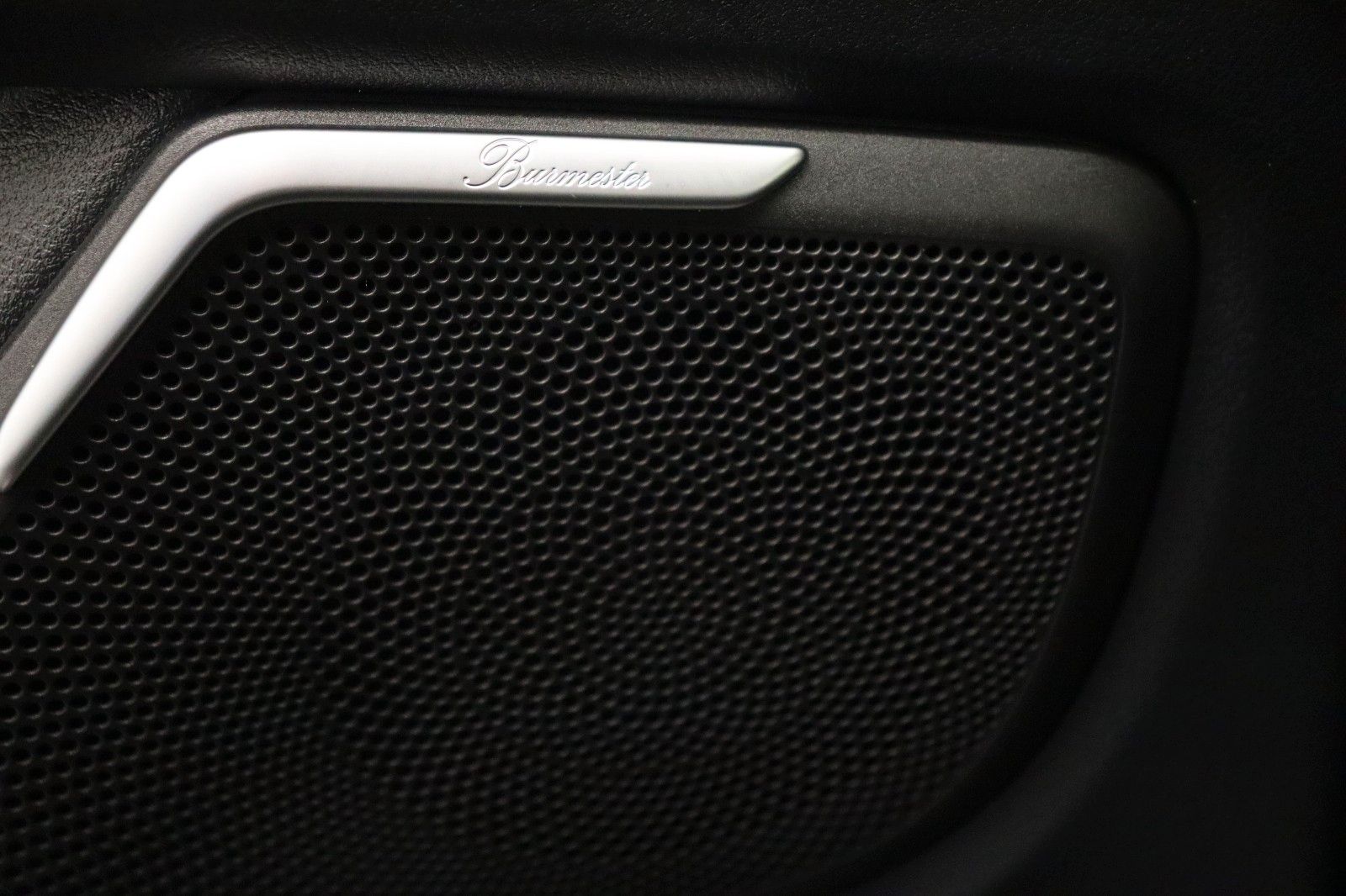 Fahrzeugabbildung Mercedes-Benz V 300d Avantgarde AMG 4Matic e.lang Hundebox