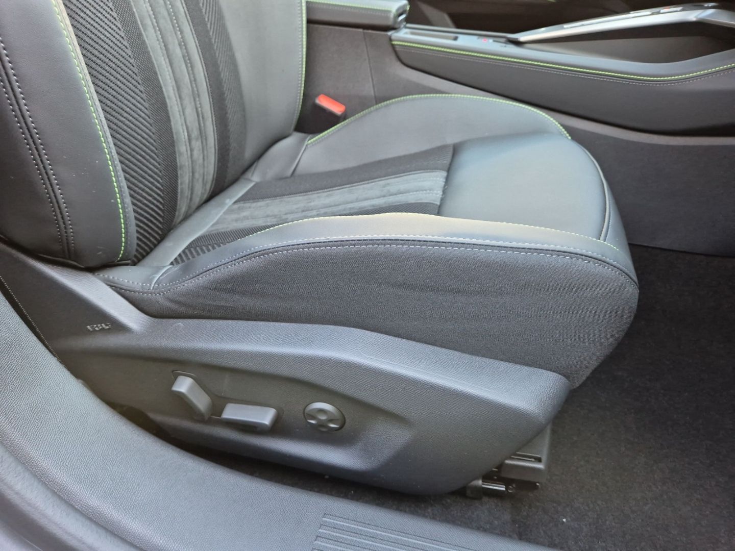 Peugeot 408 - Bild 22