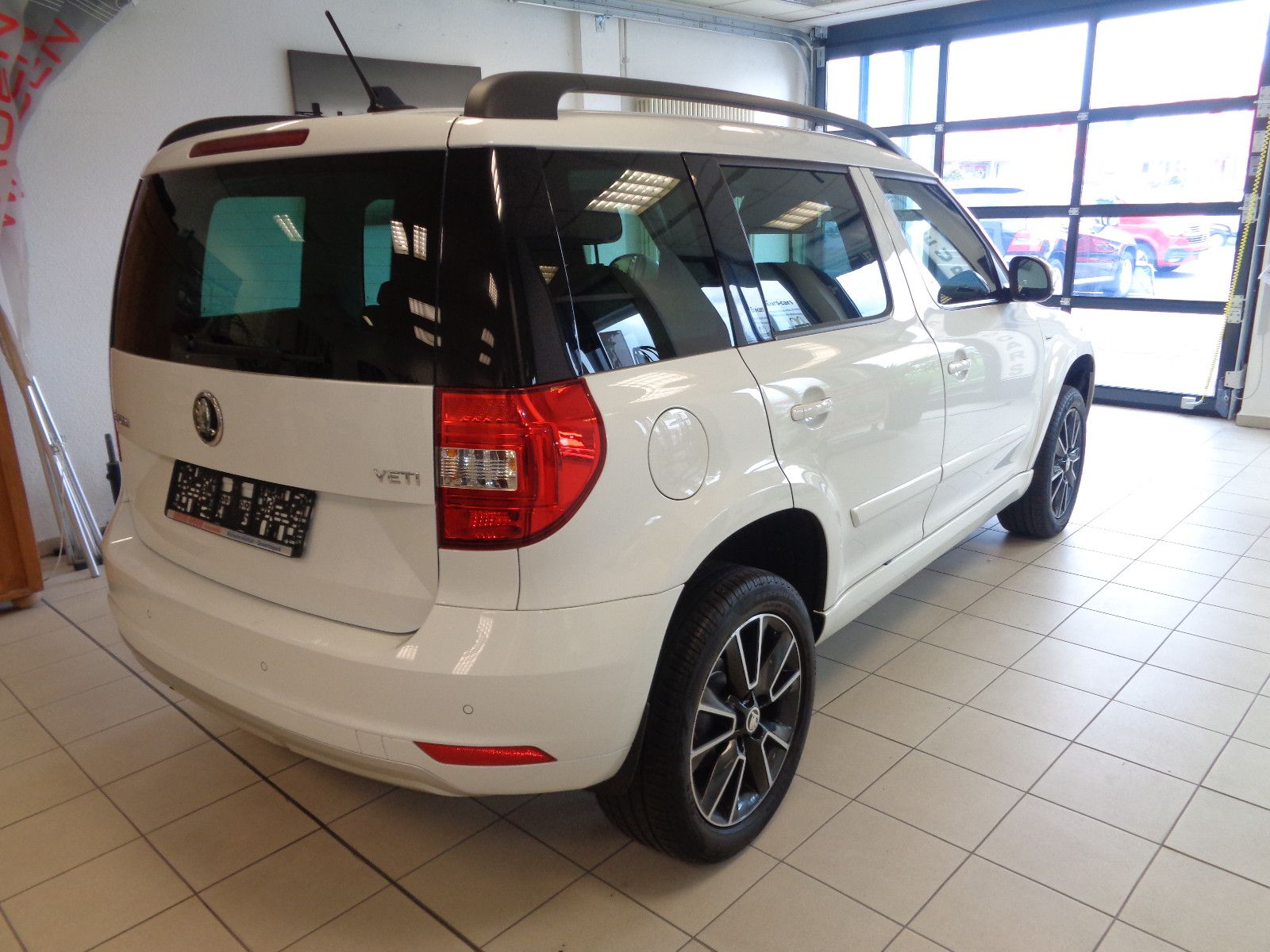 Fahrzeugabbildung SKODA Yeti Drive / NAVI / XENON / DSG / 1. HAND