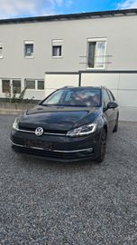 Volkswagen Golf - 1