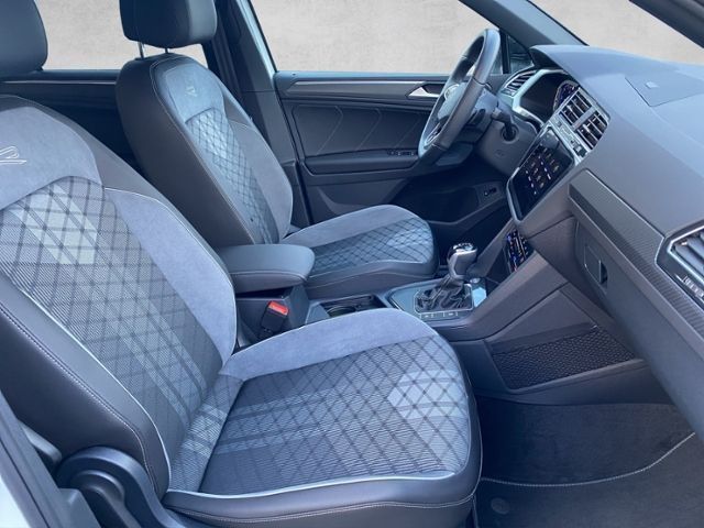 Tiguan R-Line 2.0 TDI DSG AHK*Navi*Kamera